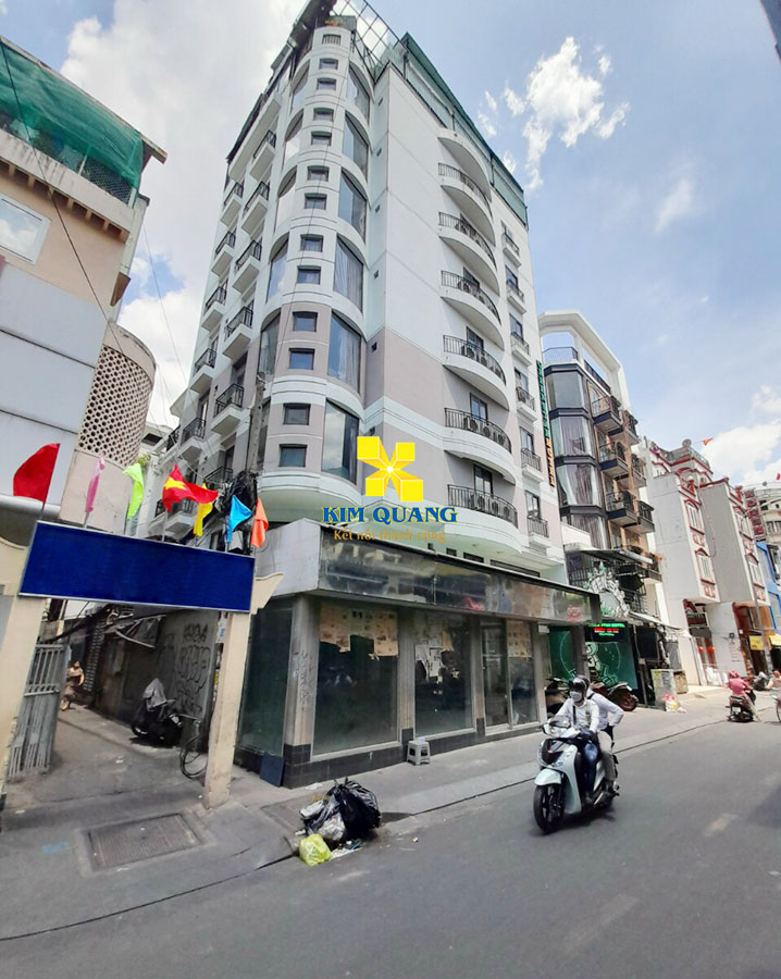 Tòa nhà khách sạn đường Đỗ Quang Đẩu nằm ngay trung tâm quận 1