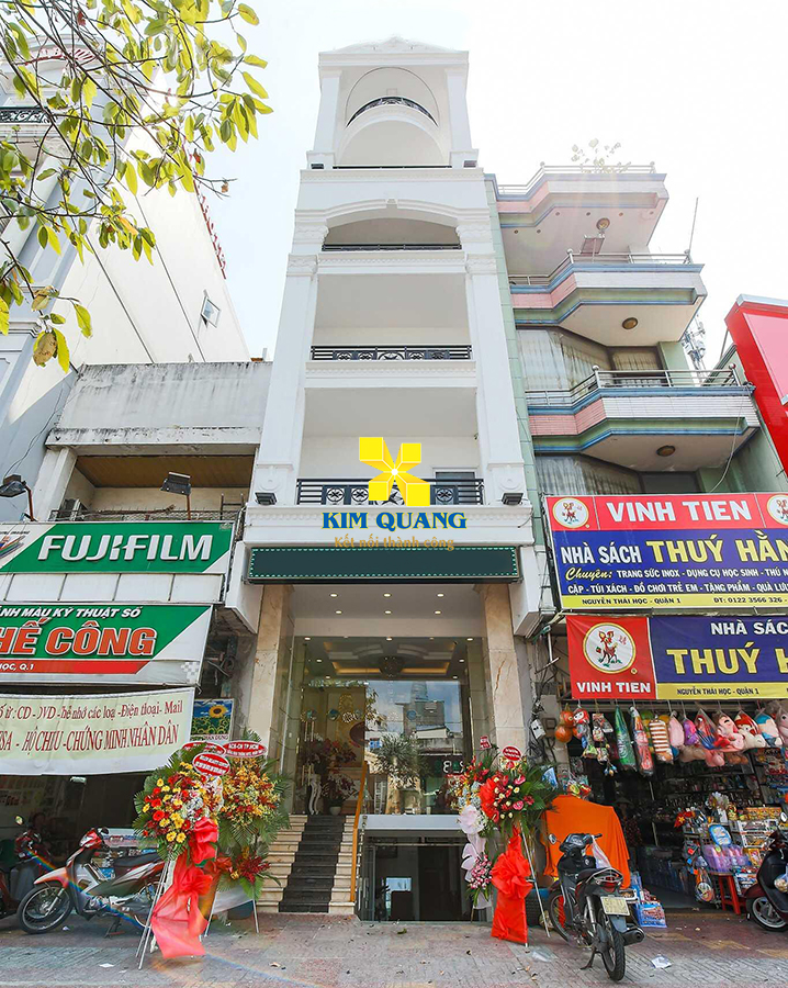 Hình chụp bên ngoài tòa nhà bán đường Nguyễn Thái Học