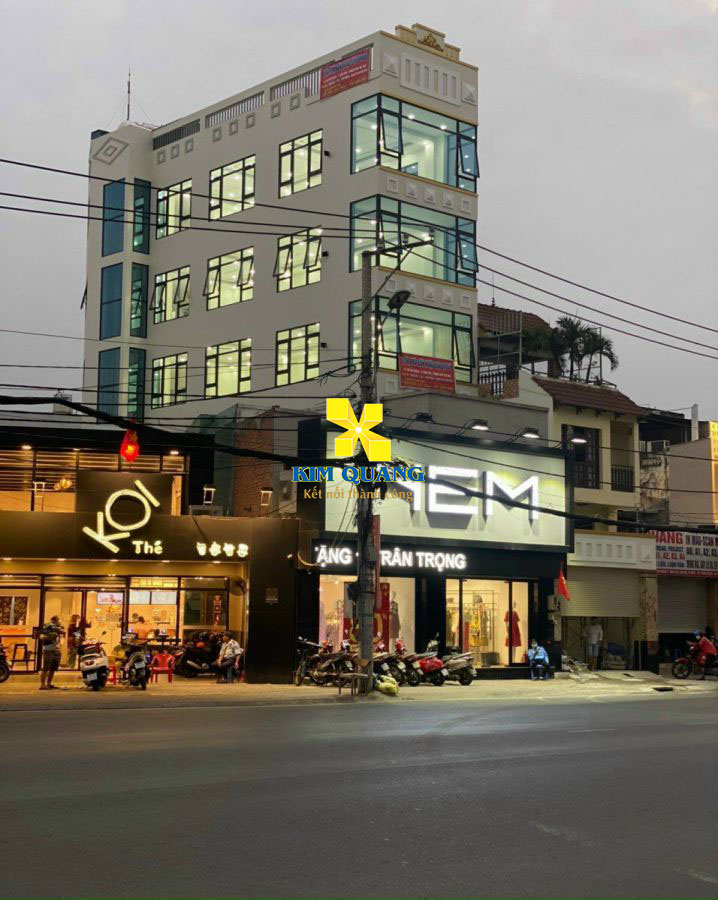 Hình chụp bao quát bán tòa nhà đường Võ Văn Ngân