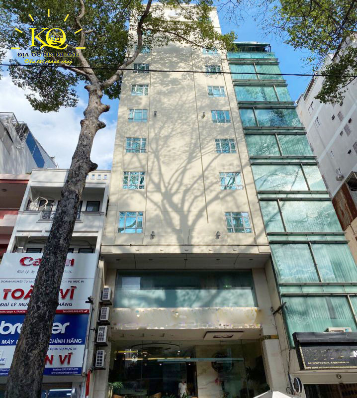 Hình chụp bao quát tòa nhà khách sạn quận 1 đường Bùi Thị Xuân