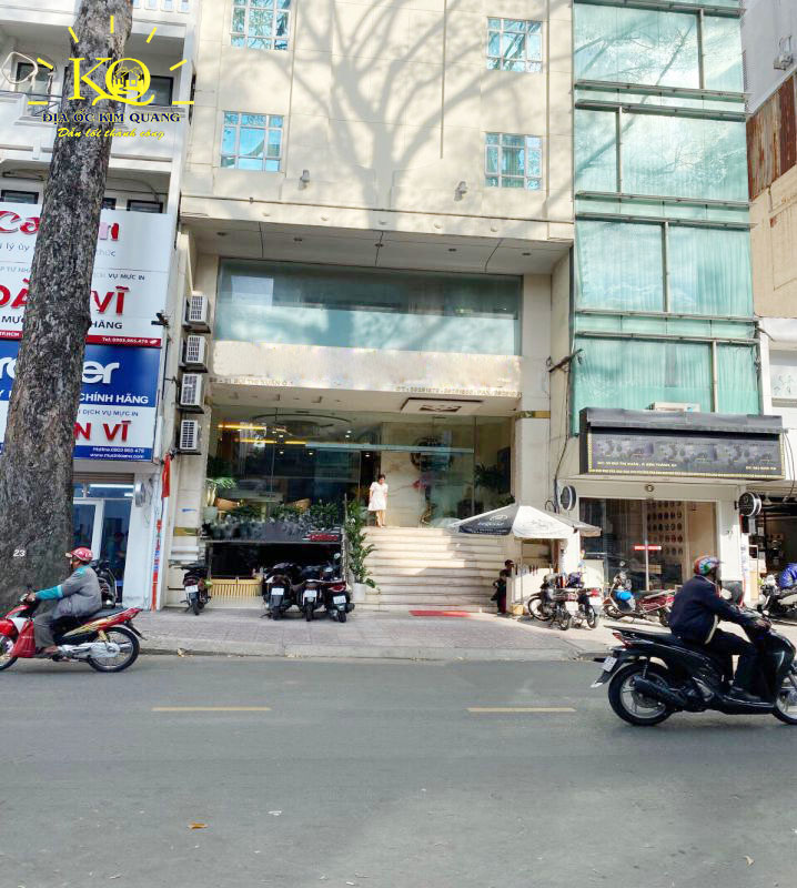 Con đường phía trước tòa nhà bán quận 1 đường Bùi Thị Xuân 