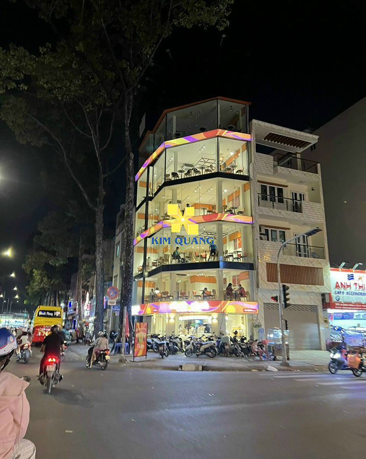 Hình chụp tổng quát bên ngoài tòa nhà bán đường An Dương Vương