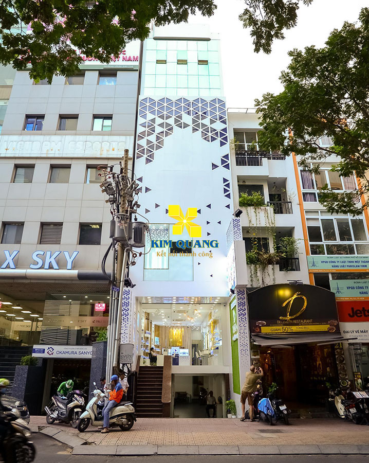 Khu vực phía trước tòa nhà văn phòng đường Trương Định