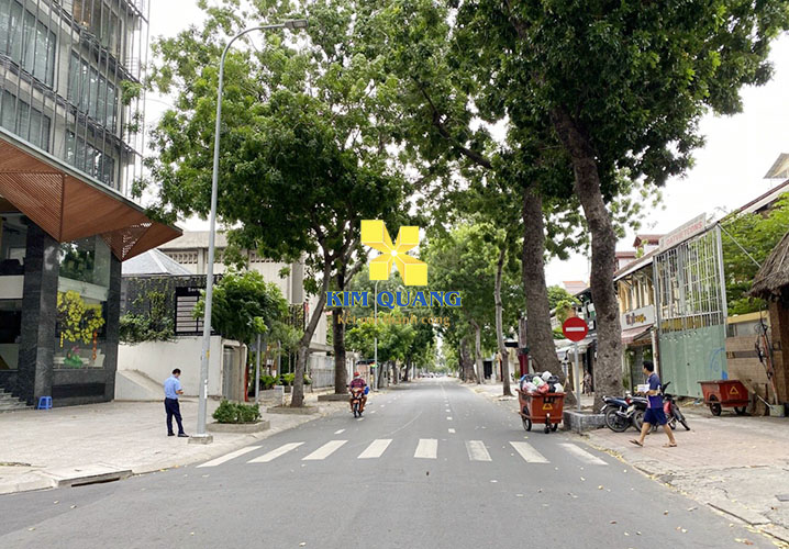 Con đường phía trước tòa nhà chuyển nhượng đường Nguyễn Đình Chiểu